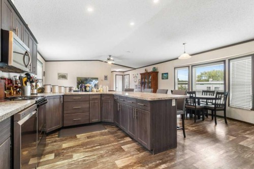 432 3 Avenue, Elnora, AB - Indoor Photo Showing Kitchen With Upgraded Kitchen