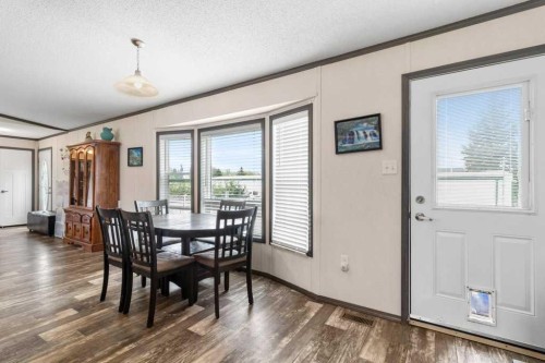 432 3 Avenue, Elnora, AB - Indoor Photo Showing Dining Room
