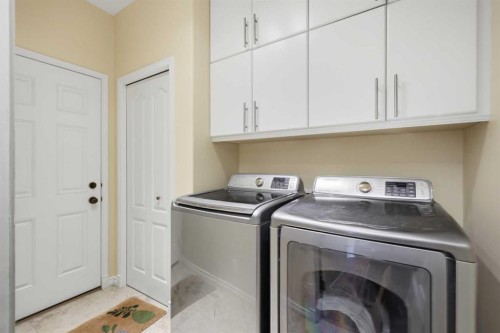 31 Kirton Close, Red Deer, AB - Indoor Photo Showing Laundry Room
