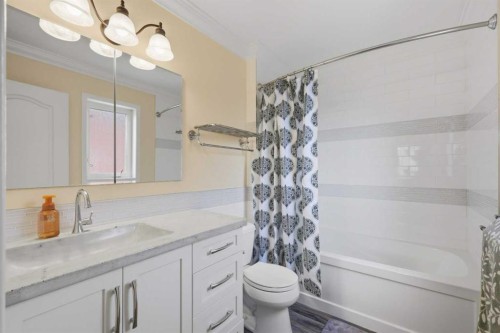 31 Kirton Close, Red Deer, AB - Indoor Photo Showing Bathroom