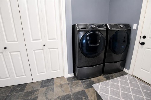 69 Vintage Close, Blackfalds, AB - Indoor Photo Showing Laundry Room