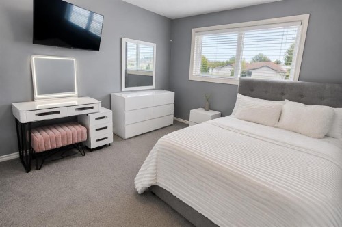 69 Vintage Close, Blackfalds, AB - Indoor Photo Showing Bedroom
