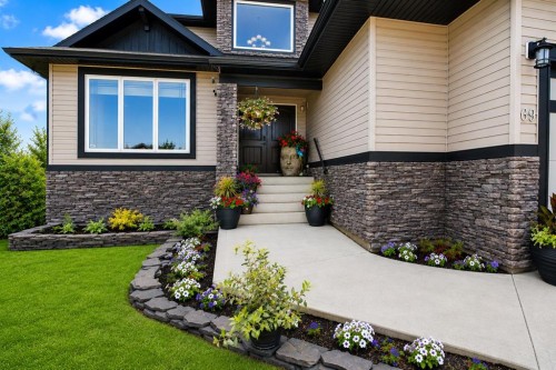 69 Vintage Close, Blackfalds, AB - Outdoor