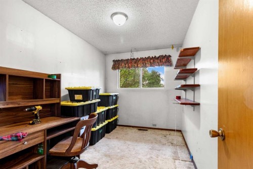 39 Ogden Ave. Avenue, Red Deer, AB - Indoor Photo Showing Other Room