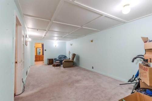39 Ogden Ave. Avenue, Red Deer, AB - Indoor Photo Showing Gym Room