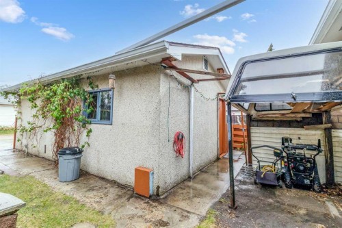 39 Ogden Ave. Avenue, Red Deer, AB - Outdoor