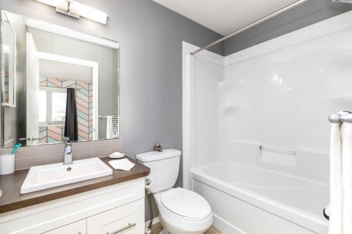1006-30 Carleton Avenue, Red Deer, AB - Indoor Photo Showing Bathroom