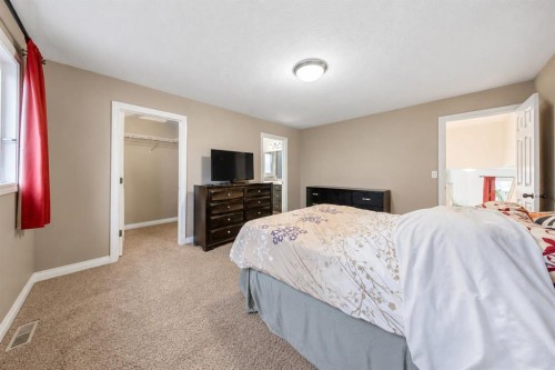 36 Tanner Street, Red Deer, AB - Indoor Photo Showing Bedroom