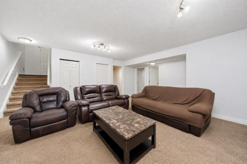 36 Tanner Street, Red Deer, AB - Indoor Photo Showing Living Room