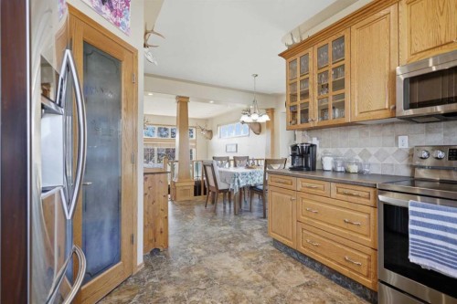 16 Filbert Close, Sylvan Lake, AB - Indoor Photo Showing Kitchen