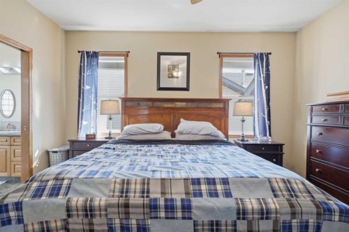 16 Filbert Close, Sylvan Lake, AB - Indoor Photo Showing Bedroom