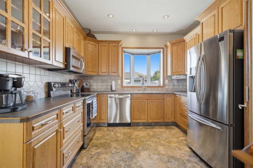 16 Filbert Close, Sylvan Lake, AB - Indoor Photo Showing Kitchen