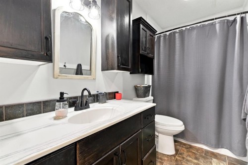 62 Rupert Crescent, Red Deer, AB - Indoor Photo Showing Bathroom