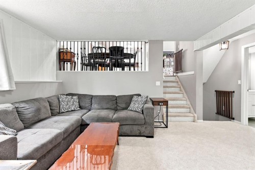 62 Rupert Crescent, Red Deer, AB - Indoor Photo Showing Living Room