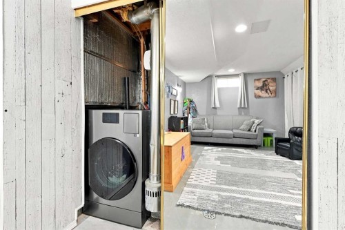 62 Rupert Crescent, Red Deer, AB - Indoor Photo Showing Laundry Room