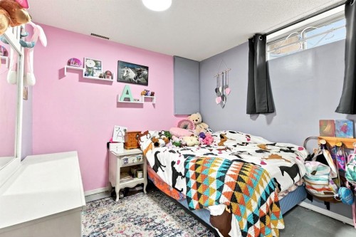62 Rupert Crescent, Red Deer, AB - Indoor Photo Showing Bedroom