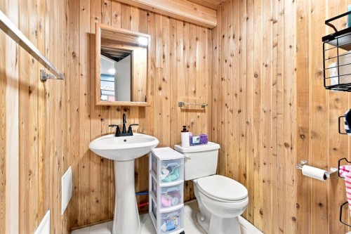 62 Rupert Crescent, Red Deer, AB - Indoor Photo Showing Bathroom
