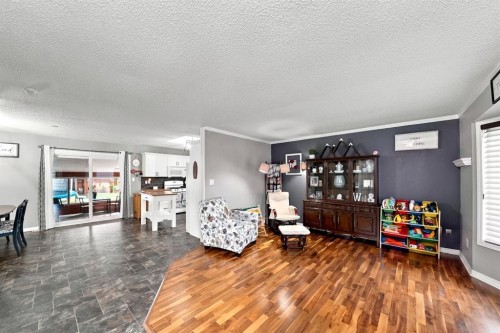 62 Rupert Crescent, Red Deer, AB - Indoor Photo Showing Living Room