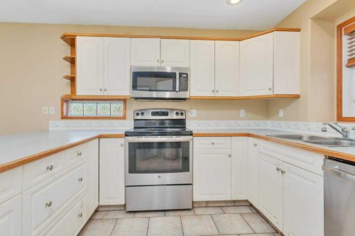 83 Lawrence Crescent, Red Deer, AB - Indoor Photo Showing Kitchen