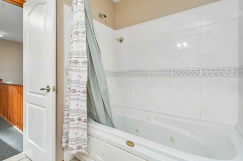 83 Lawrence Crescent, Red Deer, AB - Indoor Photo Showing Bathroom