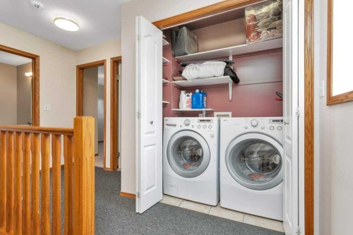 83 Lawrence Crescent, Red Deer, AB - Indoor Photo Showing Laundry Room