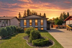 16 Willow Street Sylvan Lake, AB T4S 1M1