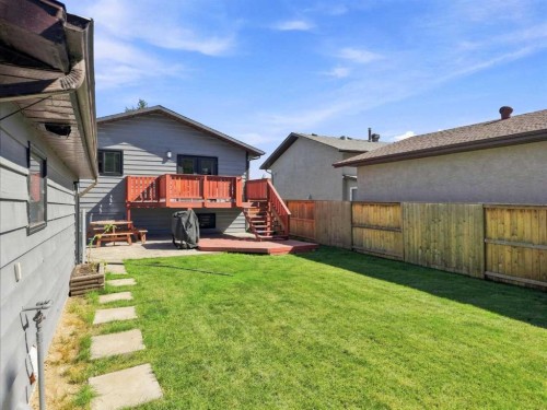 16 Willow Street, Sylvan Lake, AB 
