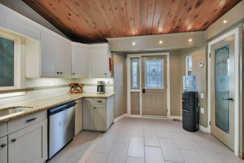 9 Cronquist Close, Red Deer, AB - Indoor Photo Showing Kitchen