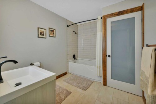 9 Cronquist Close, Red Deer, AB - Indoor Photo Showing Bathroom