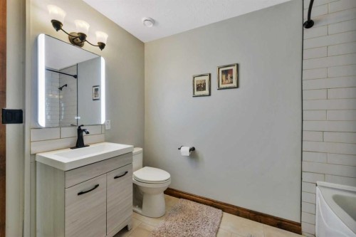 9 Cronquist Close, Red Deer, AB - Indoor Photo Showing Bathroom