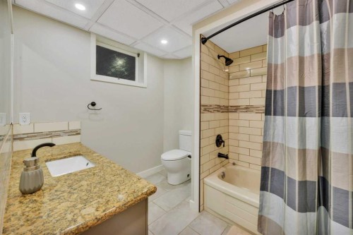 9 Cronquist Close, Red Deer, AB - Indoor Photo Showing Bathroom