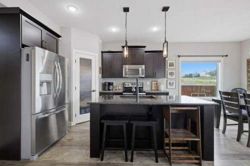 3 Craig Road, Sylvan Lake, AB - Indoor Photo Showing Kitchen With Upgraded Kitchen
