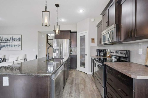 3 Craig Road, Sylvan Lake, AB - Indoor Photo Showing Kitchen With Upgraded Kitchen