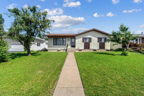 5413 48 Avenue West, Forestburg, AB - Outdoor