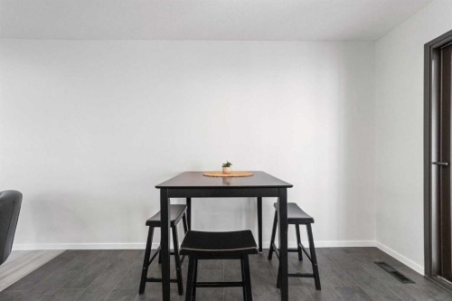 5413 48 Avenue West, Forestburg, AB - Indoor Photo Showing Dining Room