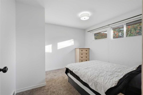 3814 58 Avenue, Red Deer, AB 