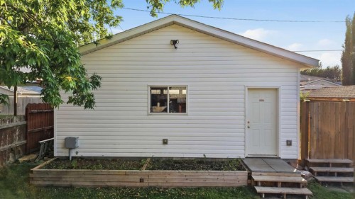 3814 58 Avenue, Red Deer, AB 