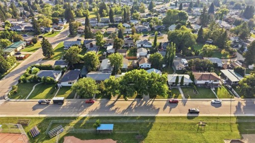 3814 58 Avenue, Red Deer, AB 