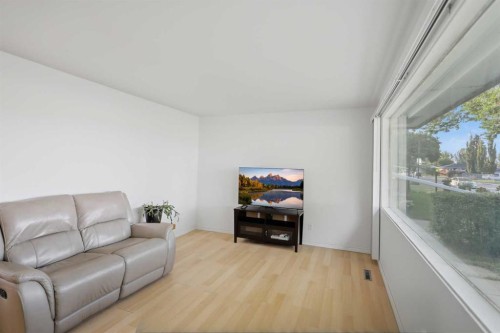 3814 58 Avenue, Red Deer, AB 