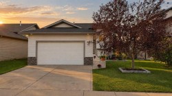 19 Jenner Crescent Red Deer, AB T4P 0B2