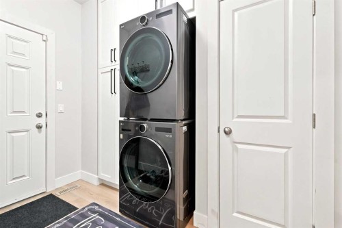 16 Viscount Drive, Red Deer, AB - Indoor Photo Showing Laundry Room