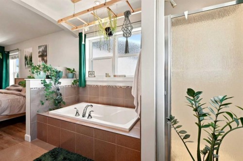 16 Viscount Drive, Red Deer, AB - Indoor Photo Showing Bathroom