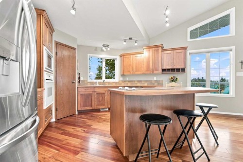 2 Pheasantback Close, Stettler, AB - Indoor Photo Showing Kitchen
