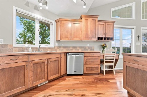 2 Pheasantback Close, Stettler, AB - Indoor Photo Showing Kitchen