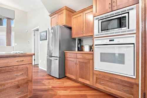 2 Pheasantback Close, Stettler, AB - Indoor Photo Showing Kitchen