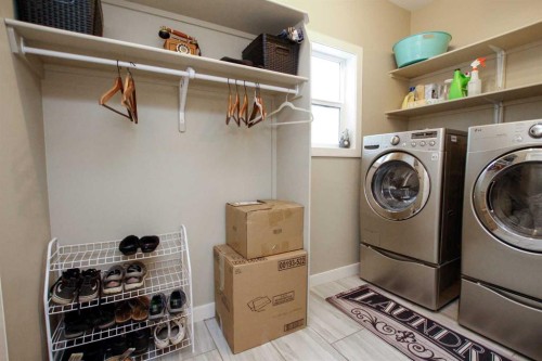 20 Connaught Crescent, Red Deer, AB - Indoor Photo Showing Laundry Room