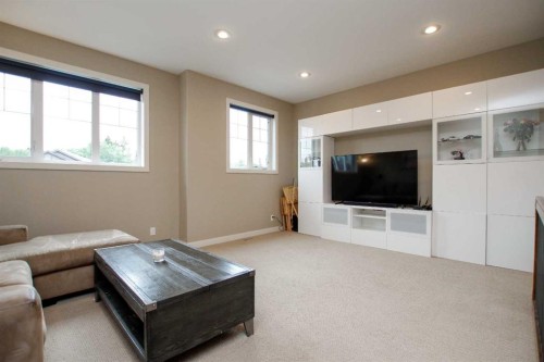20 Connaught Crescent, Red Deer, AB - Indoor Photo Showing Living Room