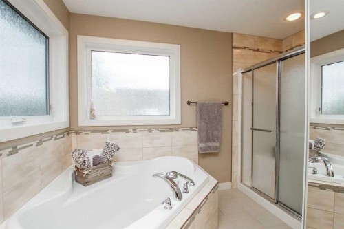 20 Connaught Crescent, Red Deer, AB - Indoor Photo Showing Bathroom