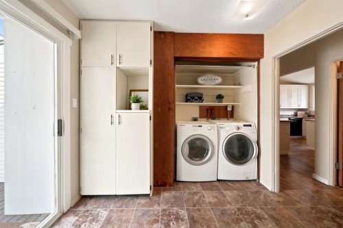 4233 33 Street, Red Deer, AB - Indoor Photo Showing Laundry Room