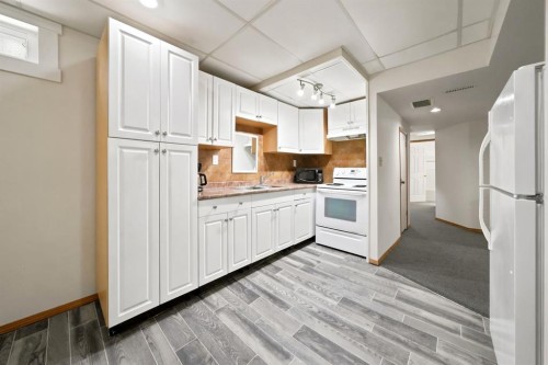 4233 33 Street, Red Deer, AB - Indoor Photo Showing Kitchen